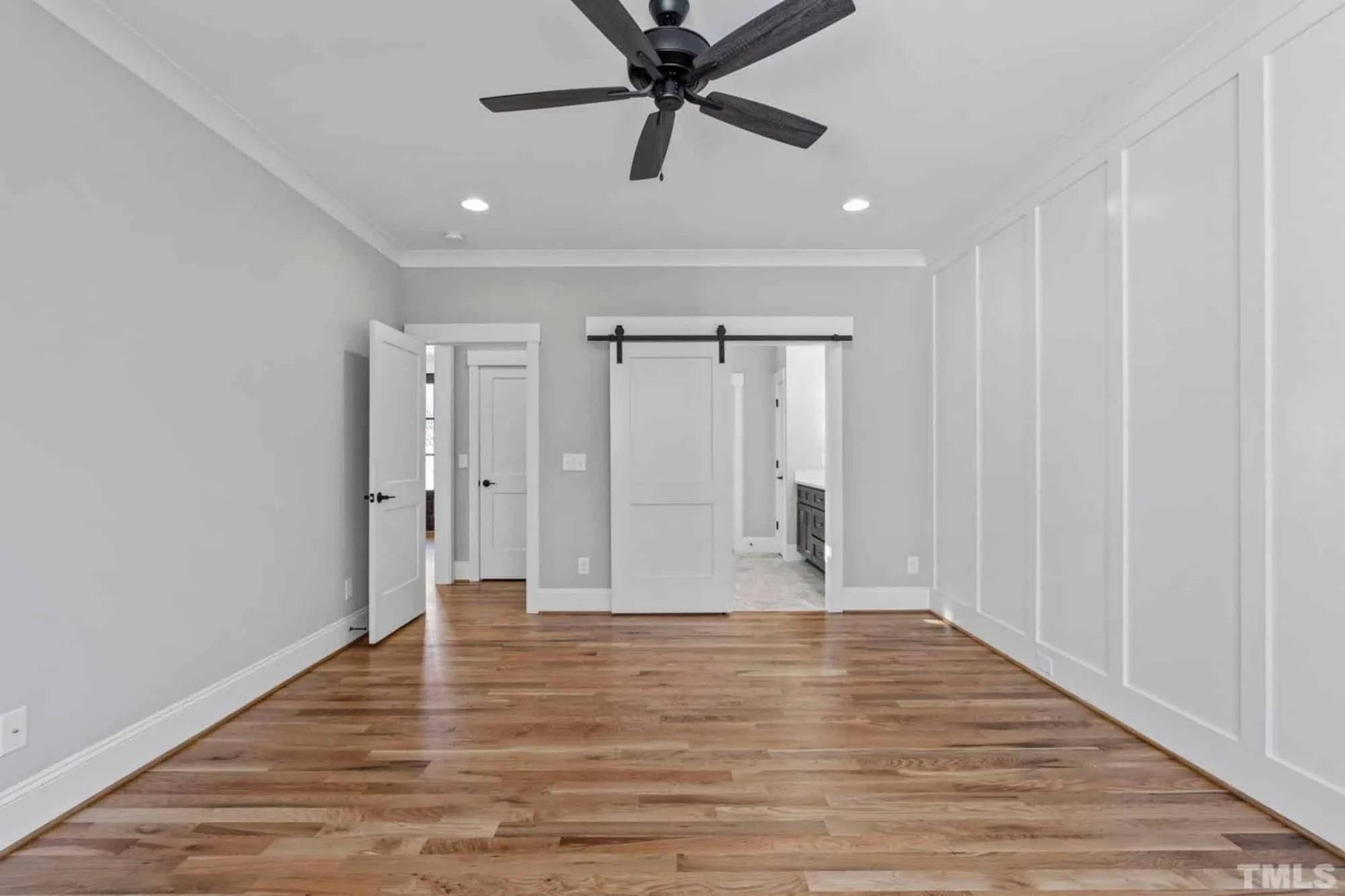 Traditional Craftsman house Plan with 2.5 Floors and Garage