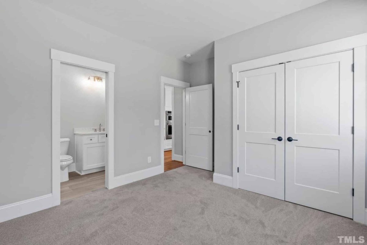 Traditional Craftsman house Plan with 2.5 Floors and Garage