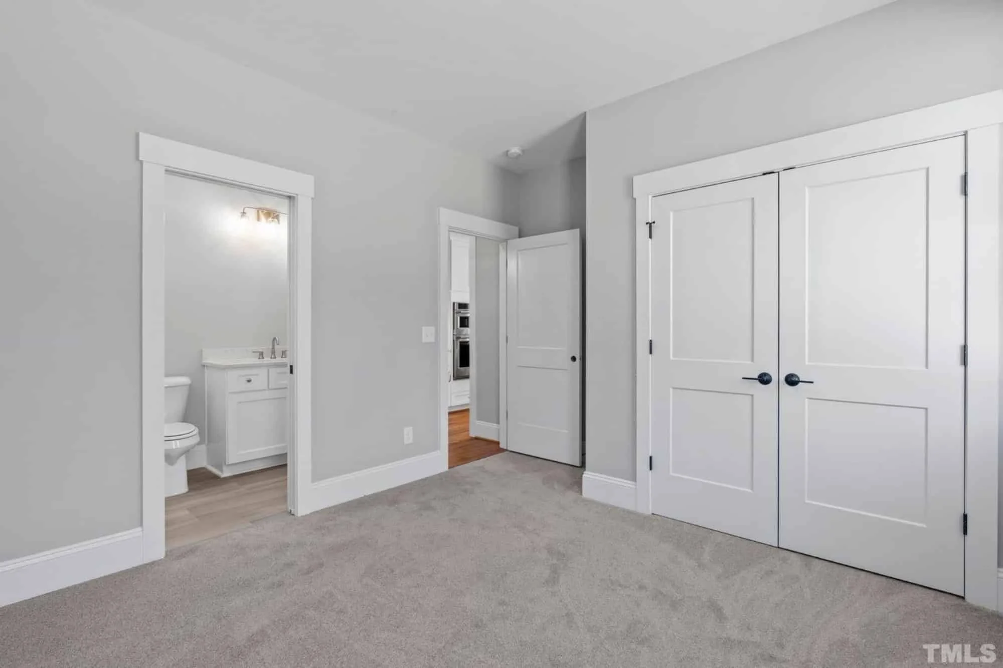 Traditional Craftsman house Plan with 2.5 Floors and Garage