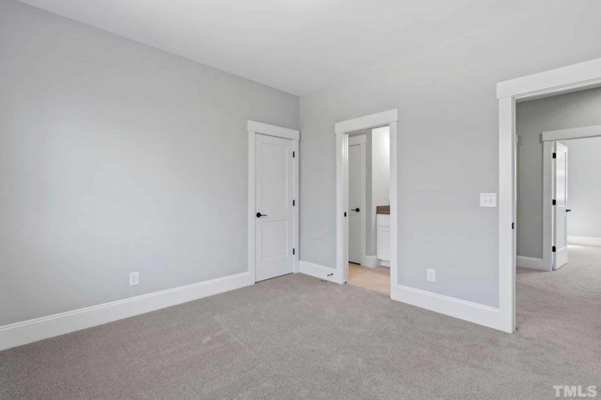 Traditional Craftsman house Plan with 2.5 Floors and Garage