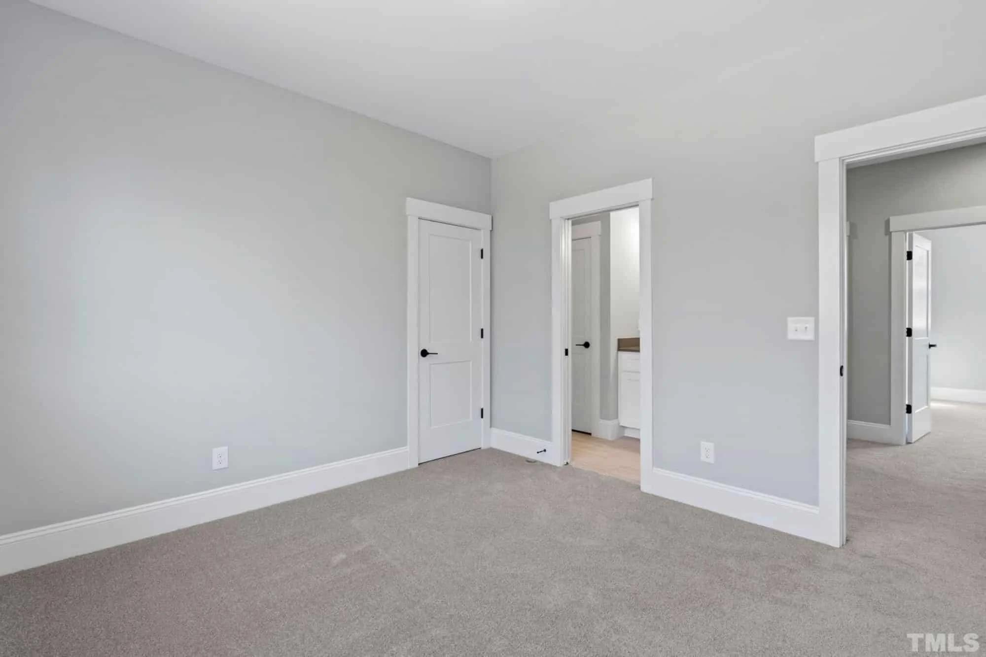 Traditional Craftsman house Plan with 2.5 Floors and Garage