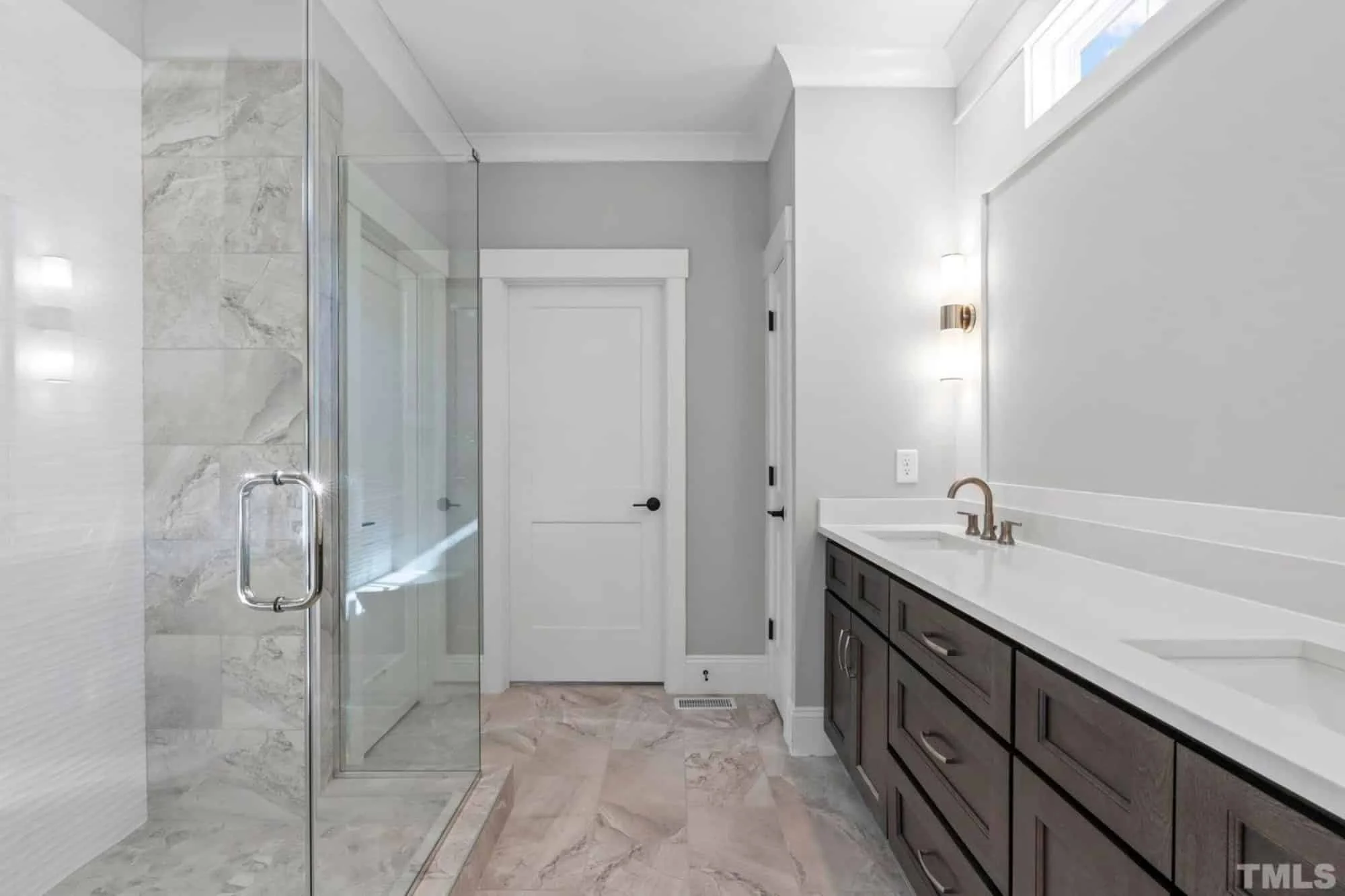 Traditional Craftsman house Plan with 2.5 Floors and Garage