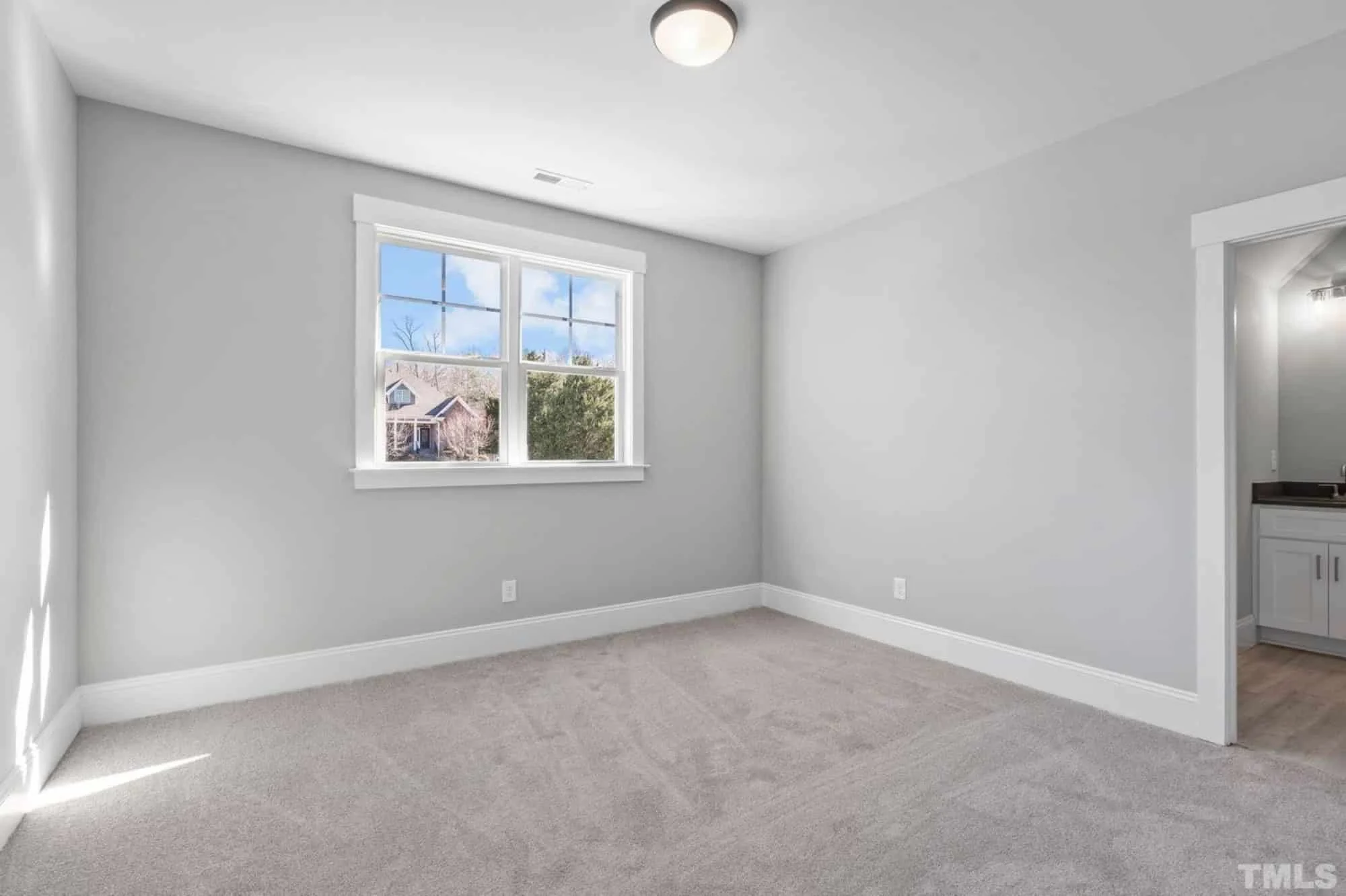 Traditional Craftsman house Plan with 2.5 Floors and Garage