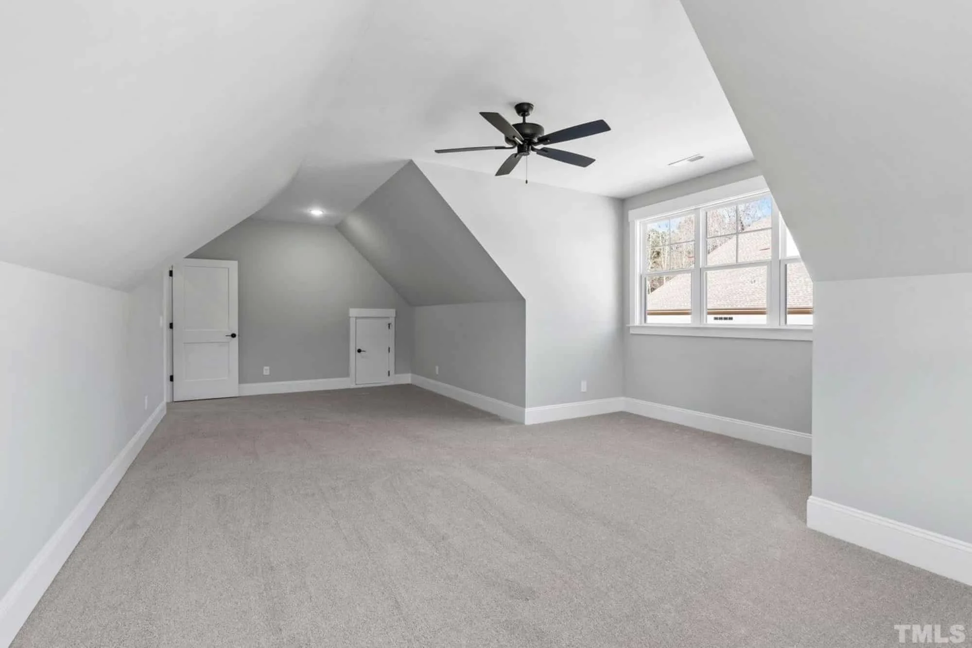 Traditional Craftsman house Plan with 2.5 Floors and Garage