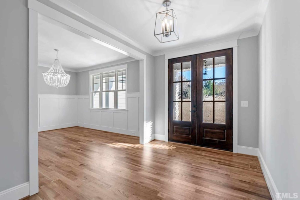 Traditional Craftsman house Plan with 2.5 Floors and Garage