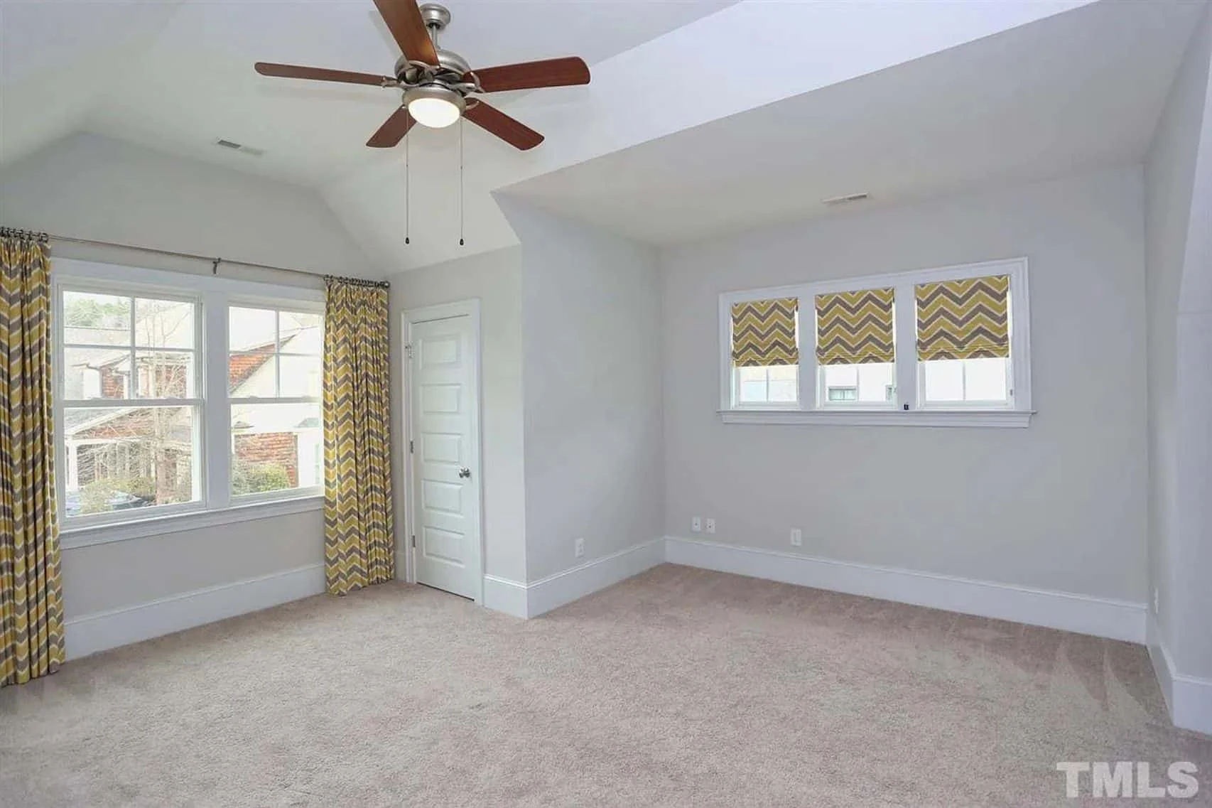 Modern house Plan with Flexible Floor Plan and Stylish Designs