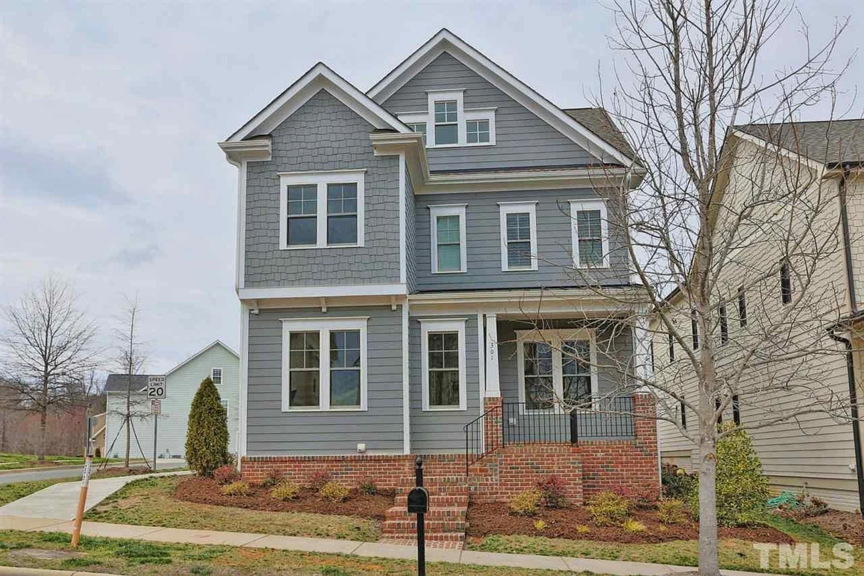 Modern house Plan with Flexible Floor Plan and Stylish Designs