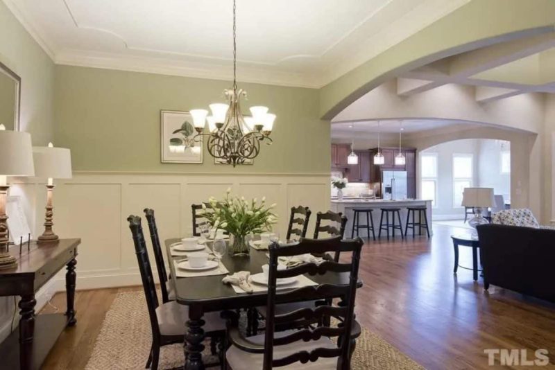 Elegant Craftsman house Plan with Stunning 2-Story Design