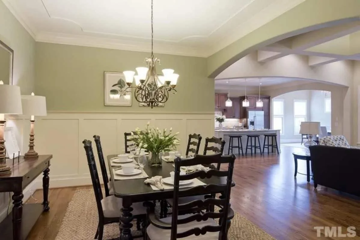 Elegant Craftsman house Plan with Stunning 2-Story Design