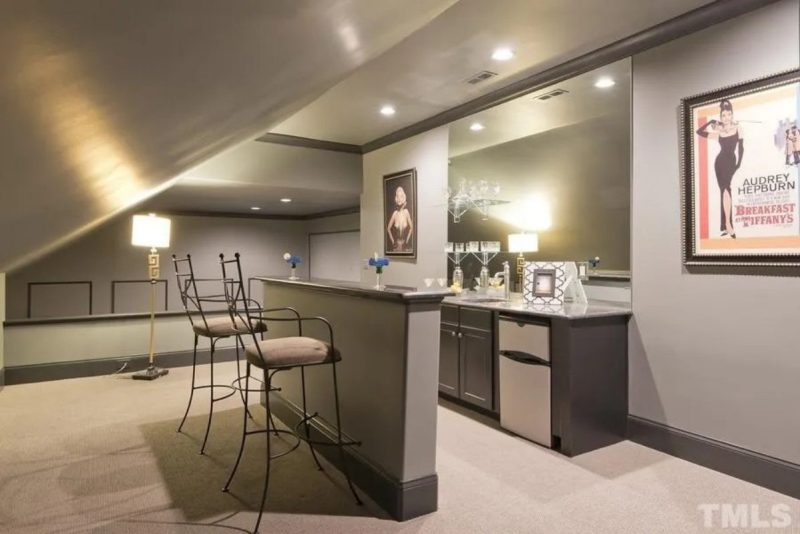 Elegant Craftsman house Plan with Stunning 2-Story Design