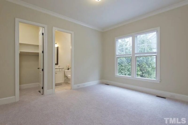 Elegant Craftsman house Plan with Stunning 2-Story Design