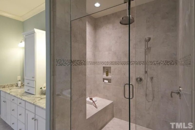 Elegant Craftsman house Plan with Stunning 2-Story Design