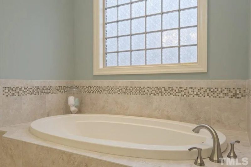 Elegant Craftsman house Plan with Stunning 2-Story Design