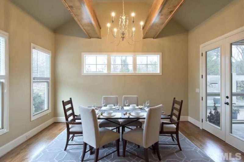 Elegant Craftsman house Plan with Stunning 2-Story Design