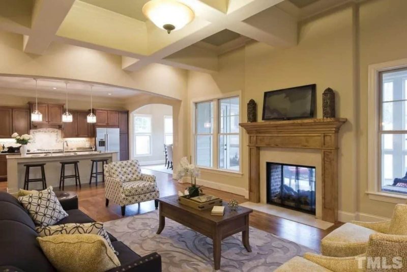 Elegant Craftsman house Plan with Stunning 2-Story Design