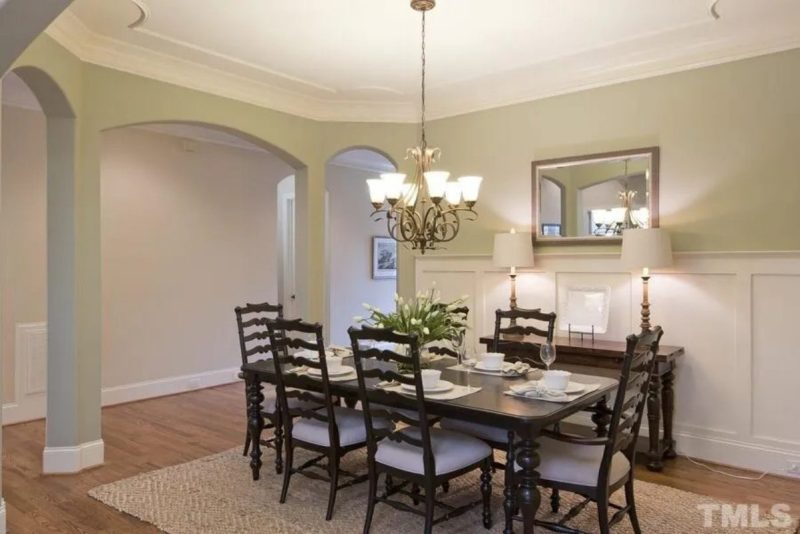 Elegant Craftsman house Plan with Stunning 2-Story Design