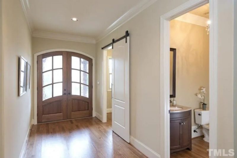 Elegant Craftsman house Plan with Stunning 2-Story Design