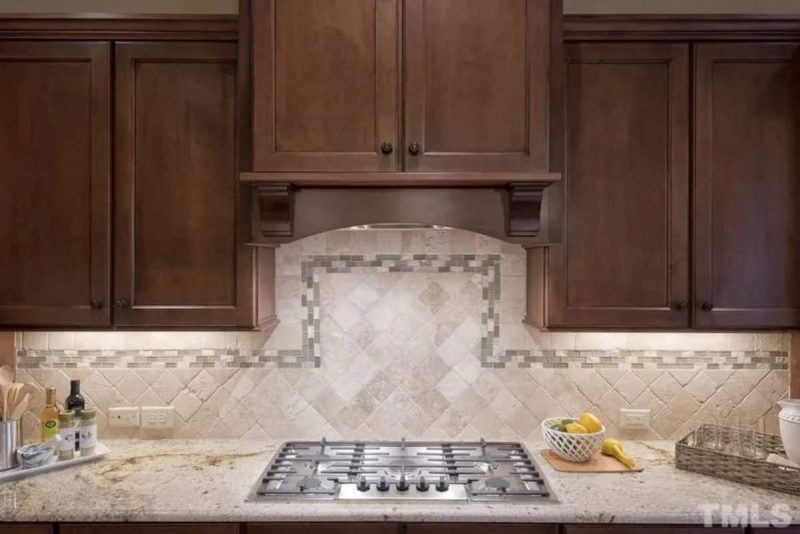 Elegant Craftsman house Plan with Stunning 2-Story Design