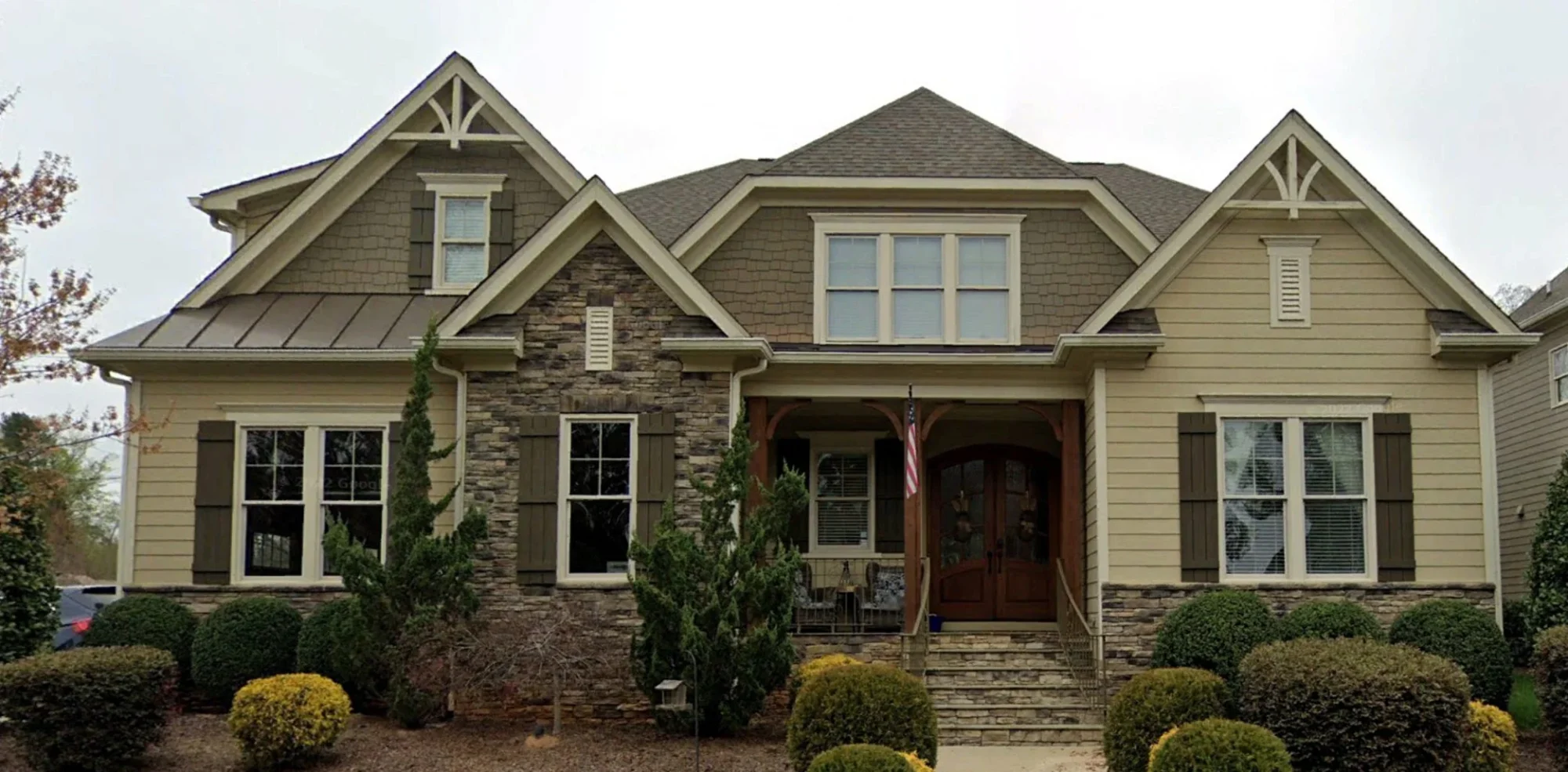 Elegant Craftsman house Plan with Stunning 2-Story Design