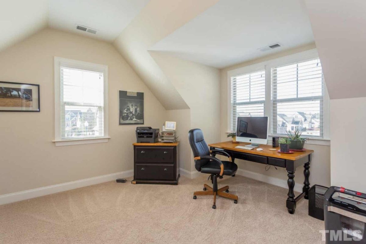 Modern Craftsman house Plan with Spacious Living Designs