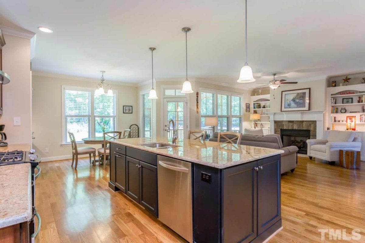 Modern Craftsman house Plan with Spacious Living Designs