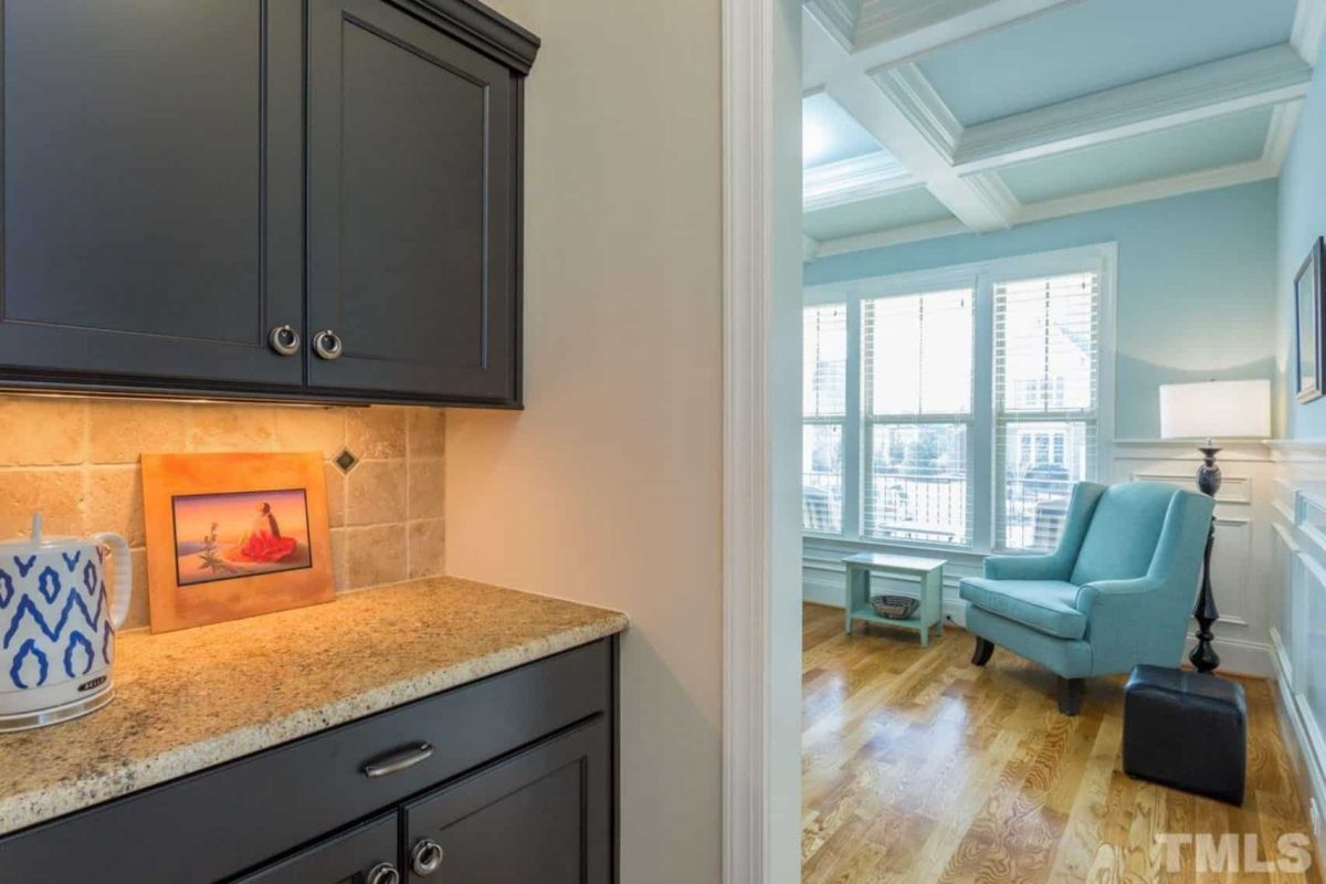 Modern Craftsman house Plan with Spacious Living Designs