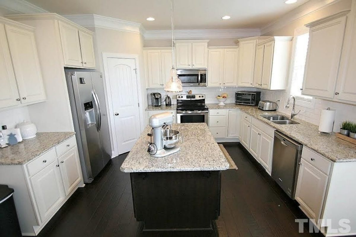 Craftsman house Plan with 4 Bedrooms, 3 Baths, and CAD Designs