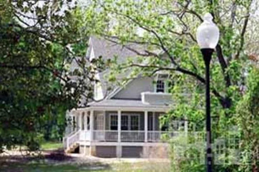 12-2531 HOUSE PLAN - Charming House Floor Plan with CAD Designs, 4 Bedrooms 2 Charming house Floor Plan with CAD Designs, 4 Bedrooms