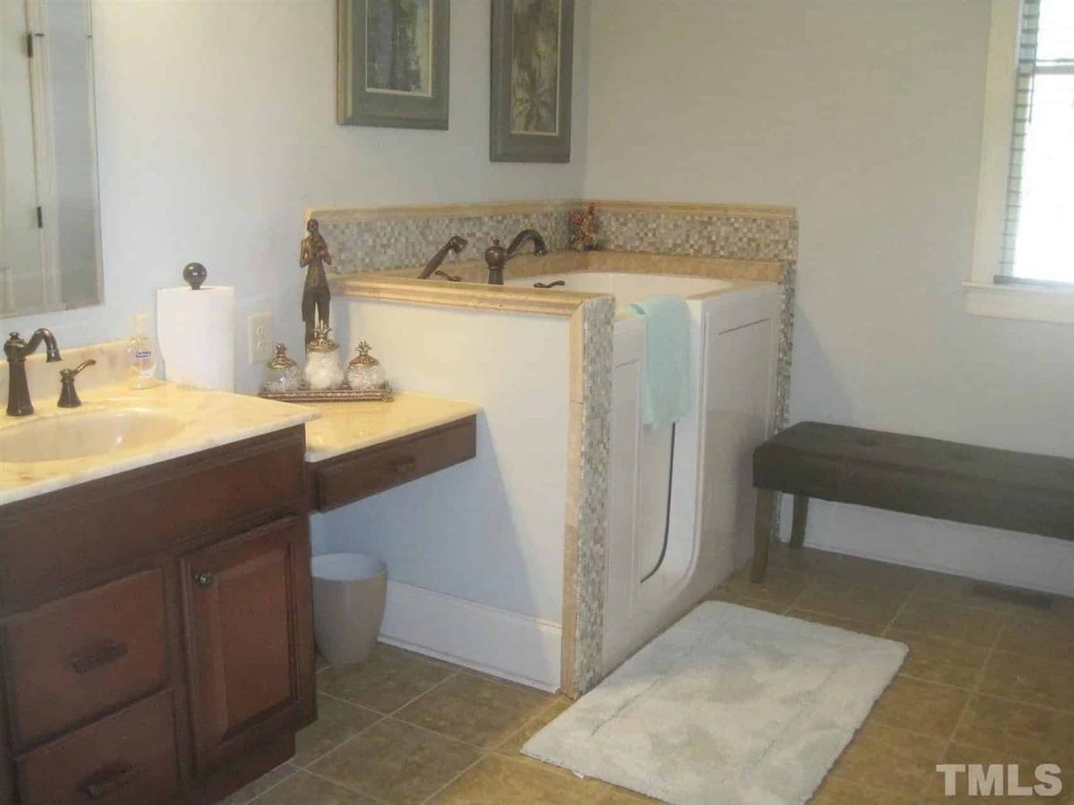 Elegant Traditional house Plan with Spacious Layout and CAD Designs