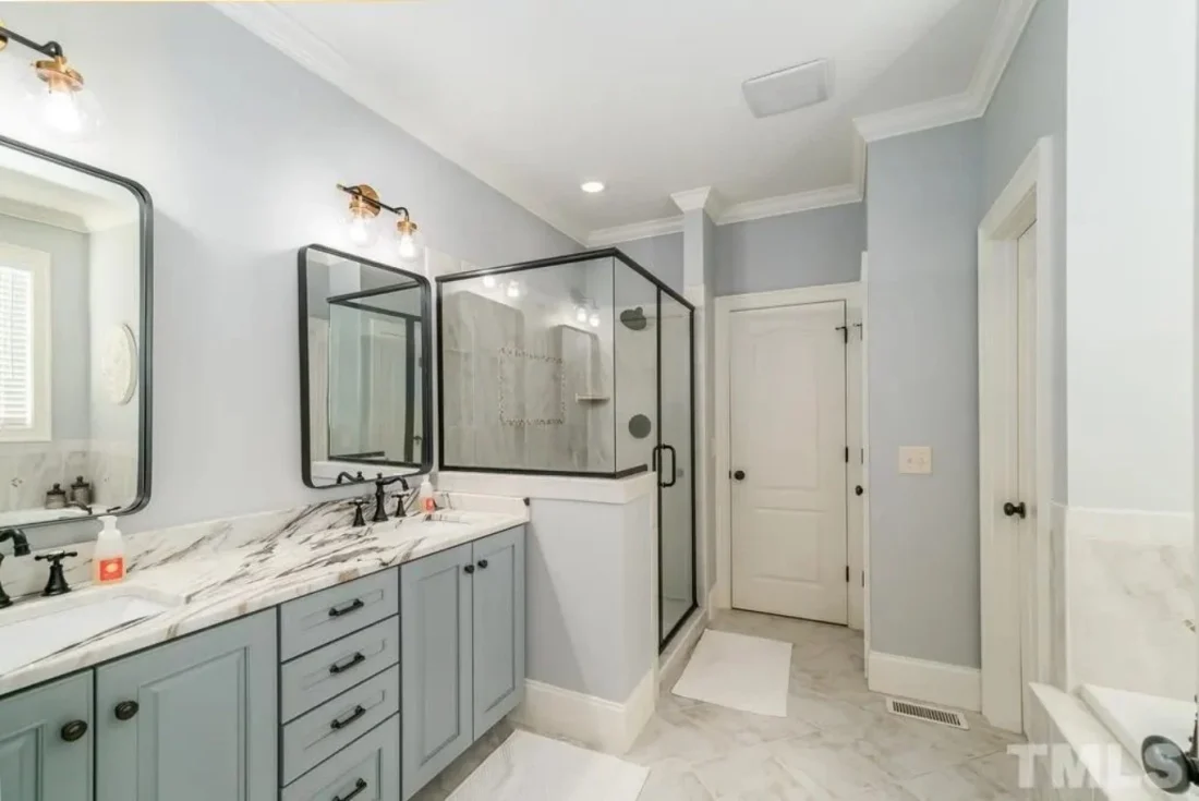 Modern Craftsman house Plan with 4 Bedrooms and Open Designs