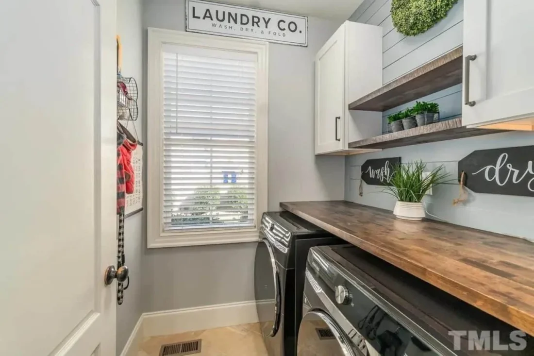 Modern Craftsman house Plan with 4 Bedrooms and Open Designs