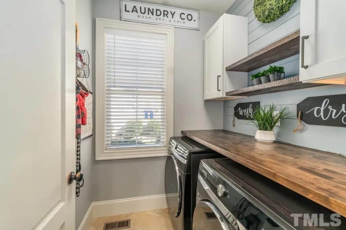 Modern Craftsman house Plan with 4 Bedrooms and Open Designs