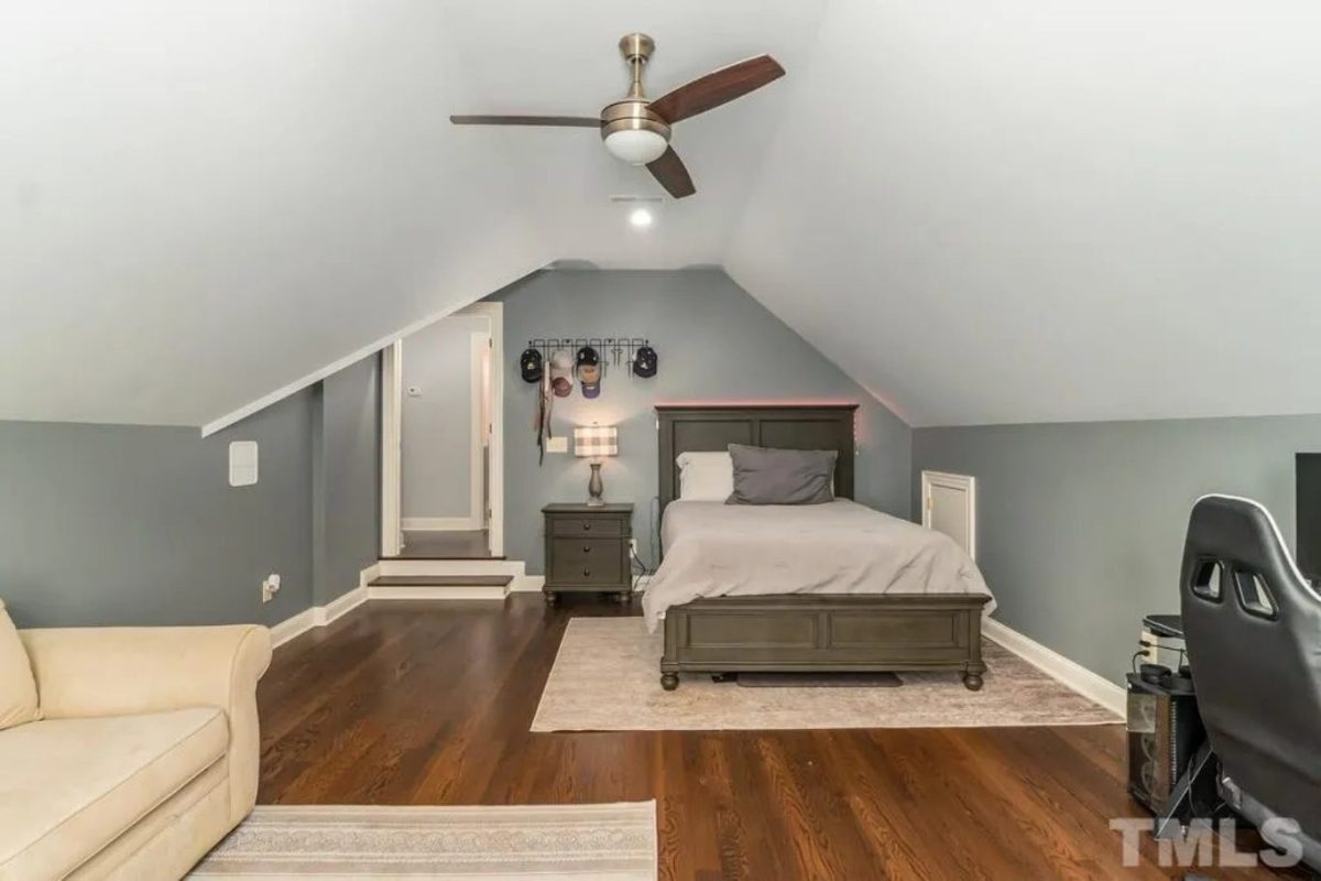 Modern Craftsman house Plan with 4 Bedrooms and Open Designs