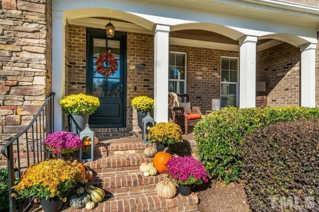 Modern Craftsman house Plan with 4 Bedrooms and Open Designs