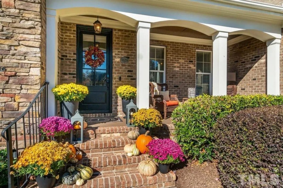 Modern Craftsman house Plan with 4 Bedrooms and Open Designs