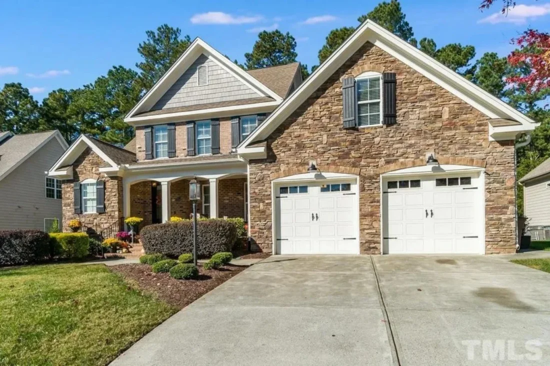 Modern Craftsman house Plan with 4 Bedrooms and Open Designs