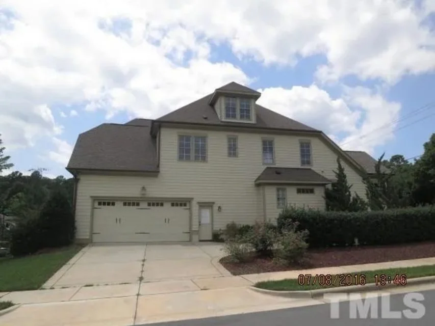 3195 Sq Ft