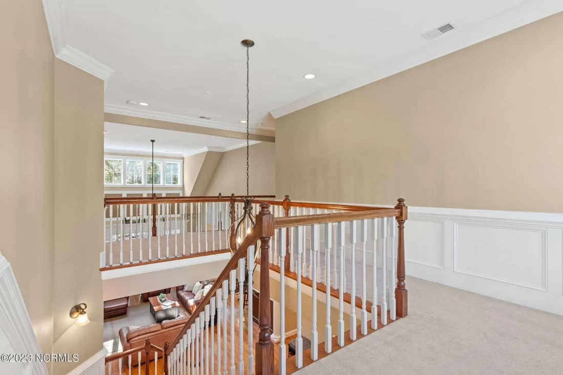 "2-story elegant colonial style house plan with CAD designs"