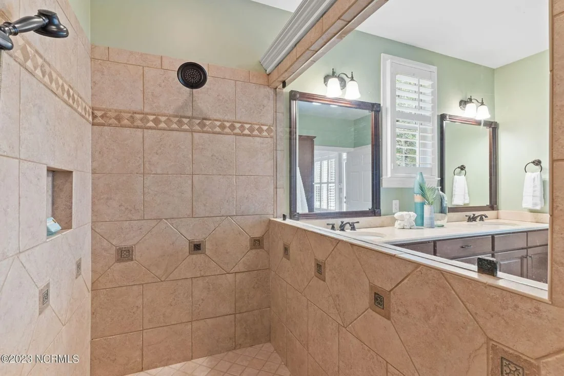 "2-story colonial style house plan with elegant CAD designs"