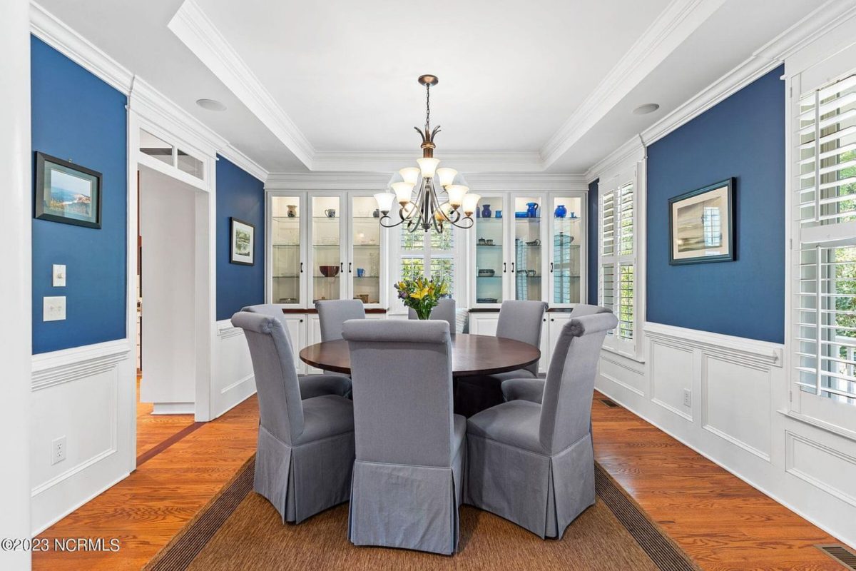 "Colonial style 2-story elegant house plan with CAD designs"