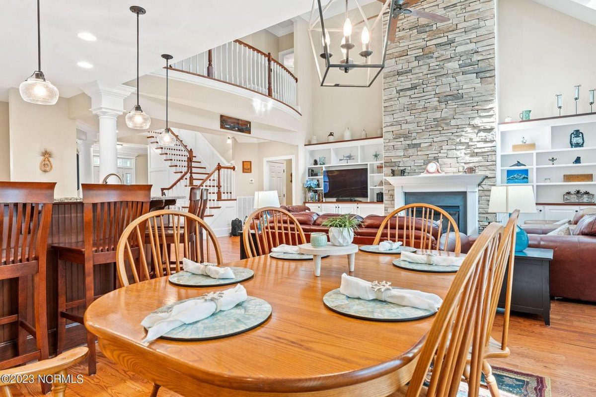 "Colonial style 2-story elegant house plan with detailed CAD designs"