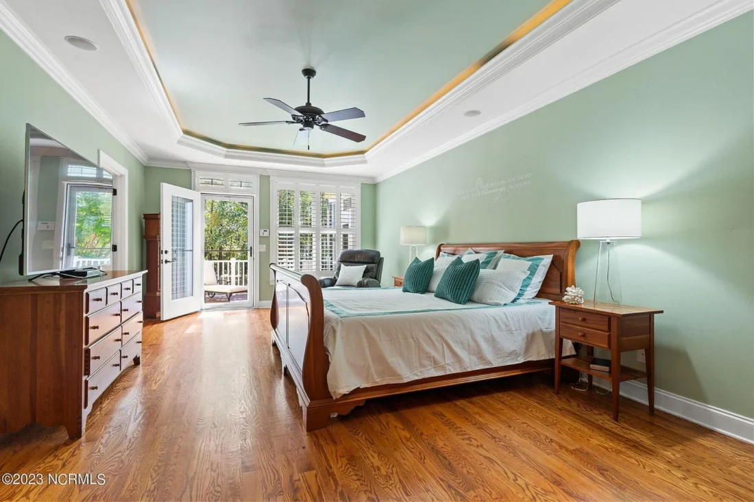 Elegant 2-Story house Plan with CAD Designs and Colonial Style