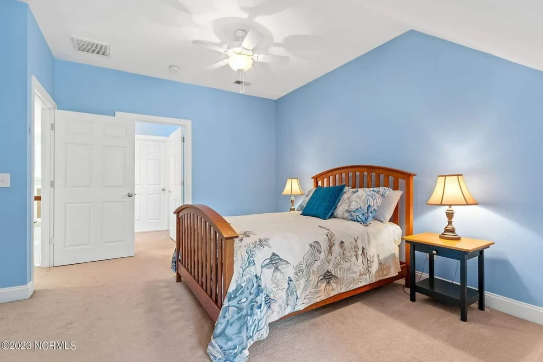 Elegant 2-Story house Plan with CAD Designs and Colonial Style