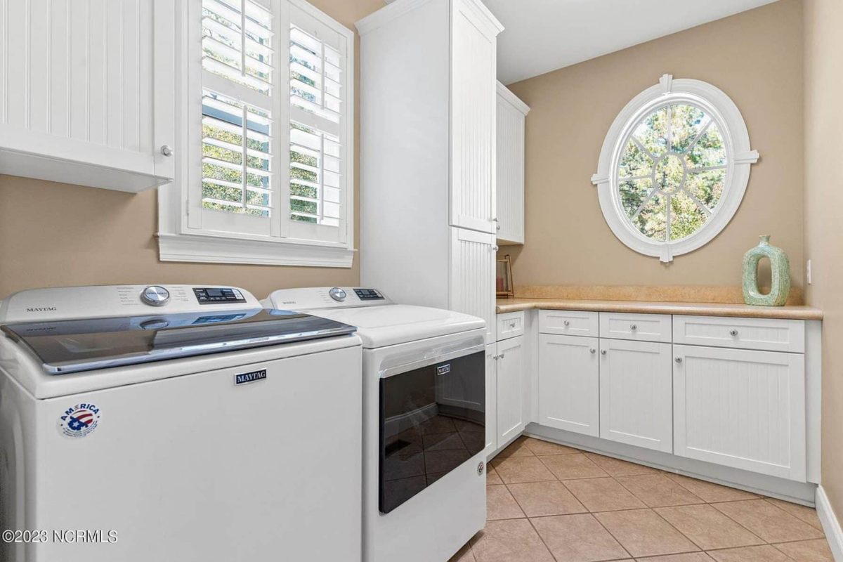 Elegant 2-Story house Plan with CAD Designs and Colonial Style