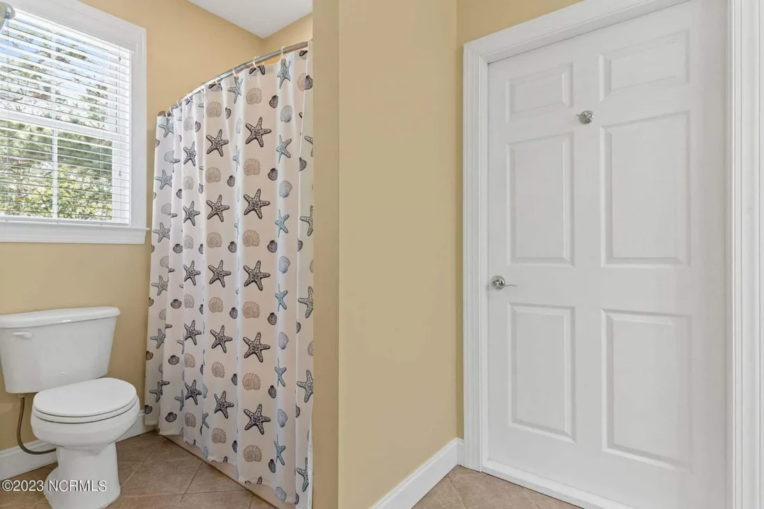 Elegant 2-Story house Plan with CAD Designs and Colonial Style