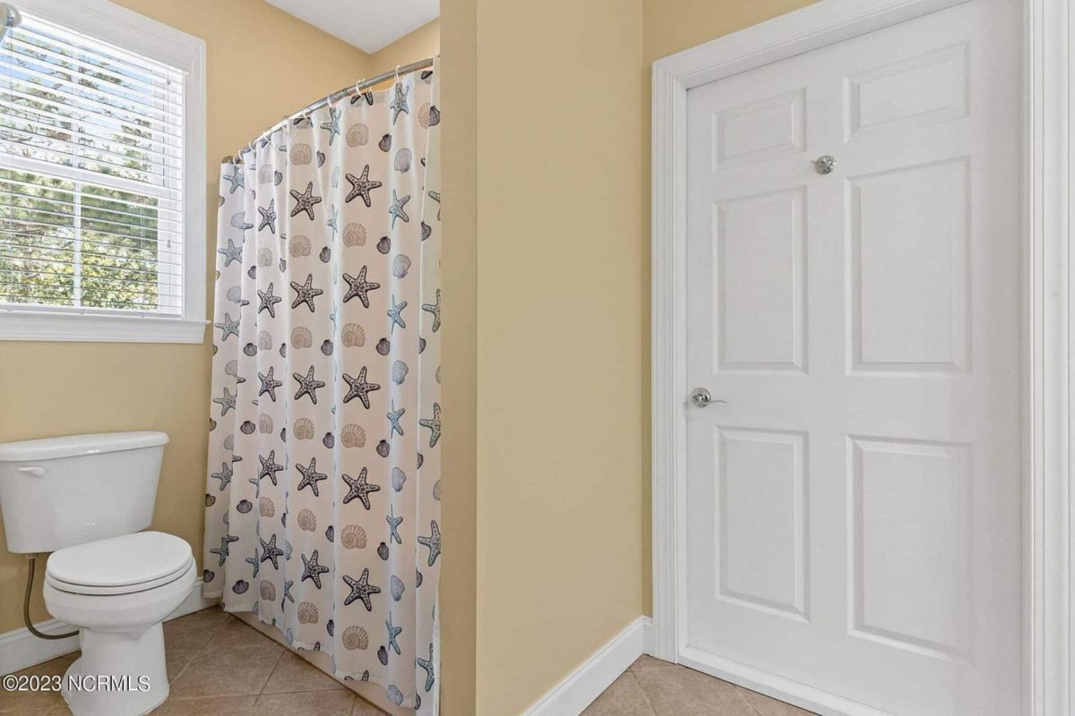 Elegant 2-Story house Plan with CAD Designs and Colonial Style