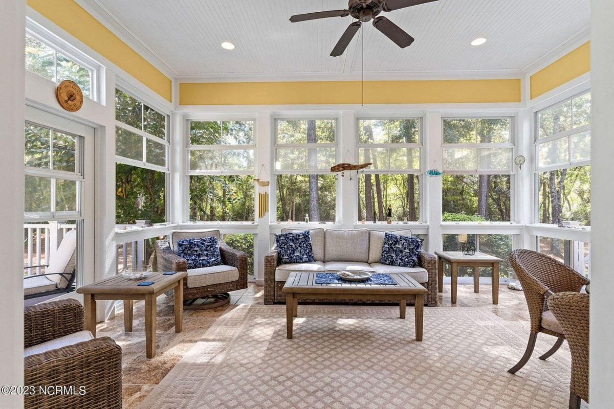 Elegant 2-Story house Plan with CAD Designs and Colonial Style