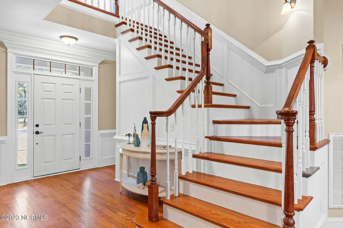 Elegant 2-Story house Plan with CAD Designs and Colonial Style