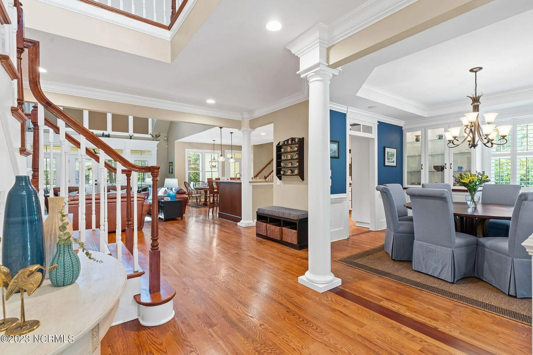 Elegant 2-Story house Plan with CAD Designs and Colonial Style