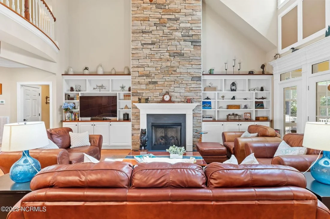 Elegant 2-Story house Plan with CAD Designs and Colonial Style